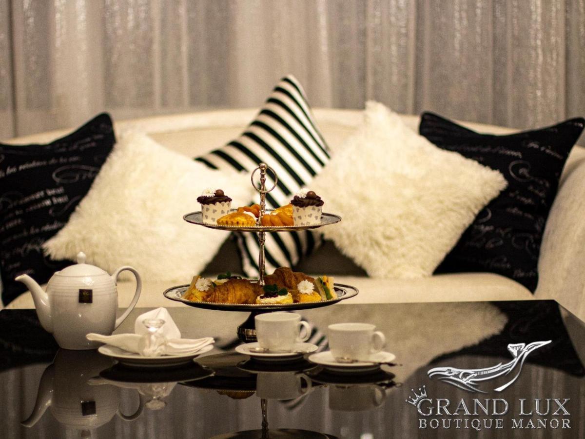 Grand Lux Boutique Manor Hotel เฮอร์มานุส ภายนอก รูปภาพ
