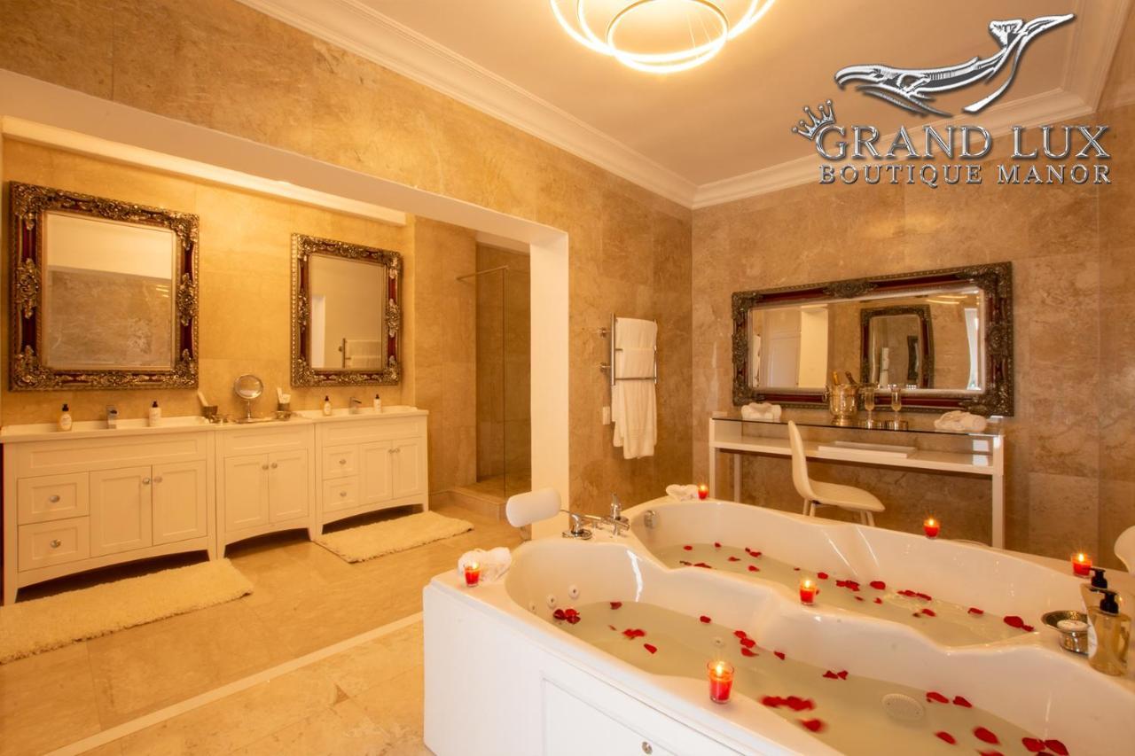 Grand Lux Boutique Manor Hotel เฮอร์มานุส ภายนอก รูปภาพ